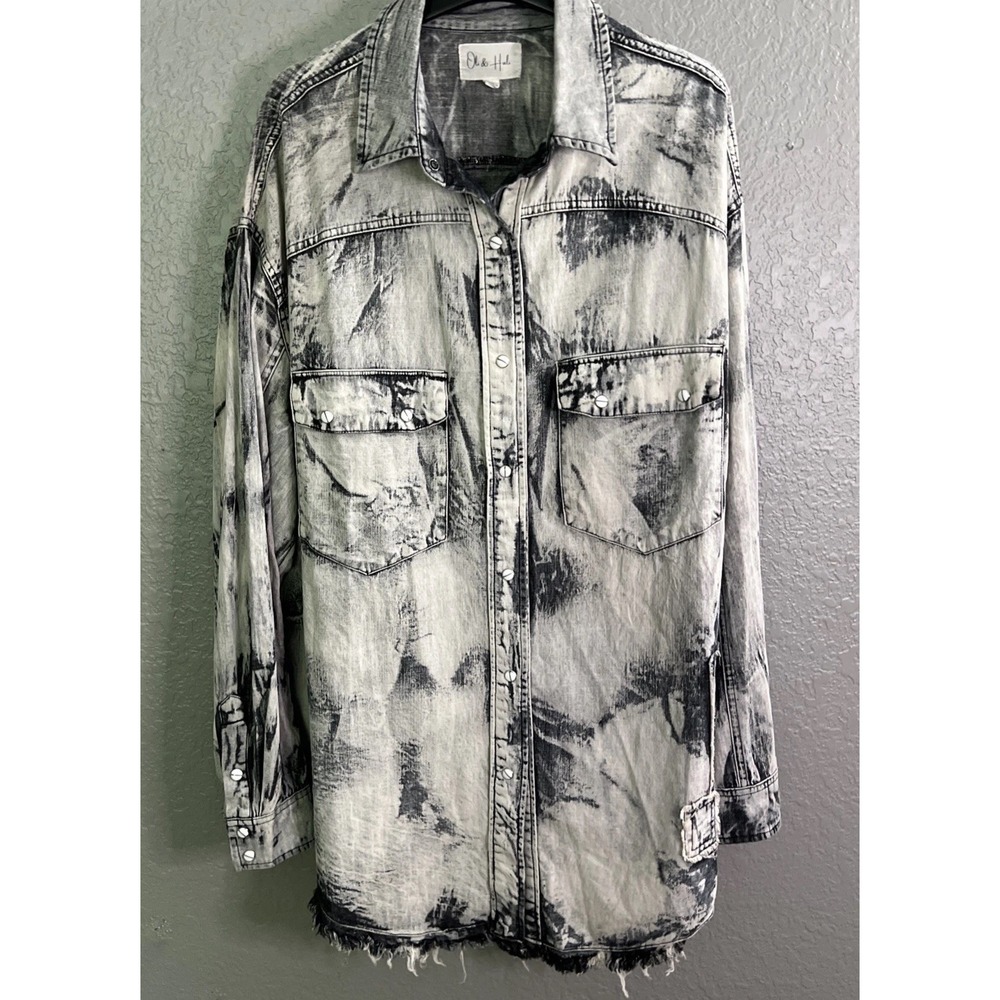 Oli & Hali Distressed Black Wash Denim Shirt Sz L Raw Hem White Pearl Button